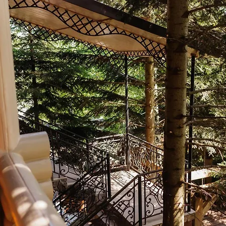 Forest House * Migowo
